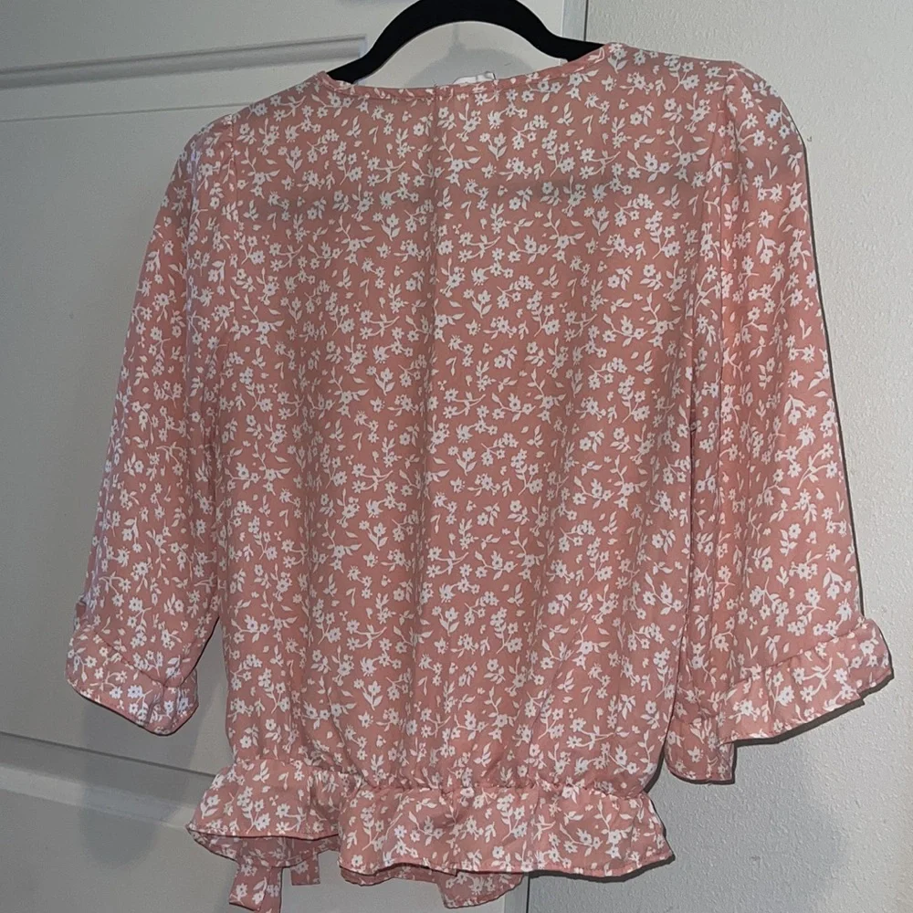 Pink with white flower blouse- S - Picture 2 of 2